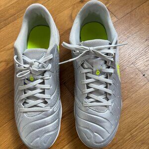 Nike Tiempo Legend 10 Academy - indoor turf soccer cleats - size 10.5